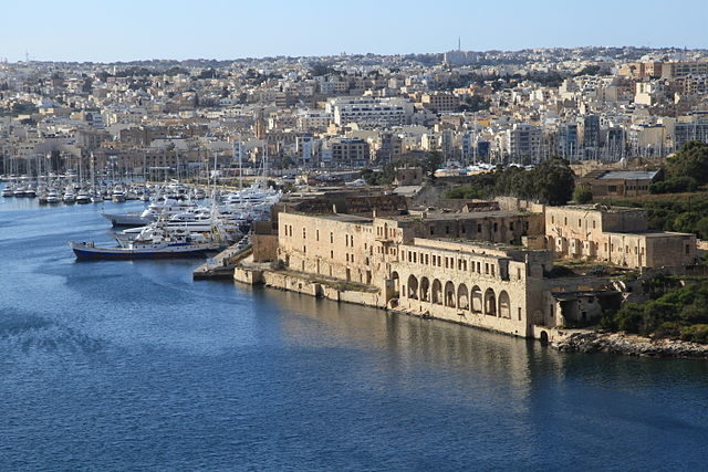 Views of the Lazzaretto complex from the bastions of Valletta in 2013 – Author: Frank Vincentz CC BY-SA 3.0