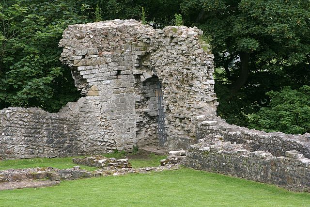 The northwest corner of the castle with the remains of the walls of the New Hall (built in the 13th century)