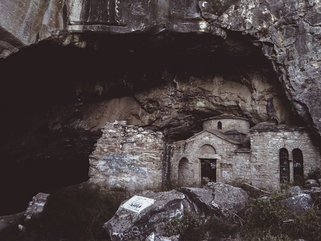 Davelis Cave church. Author: George Halliwell CC BY-SA 4.0