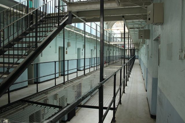 The inside of the prison. Author: Rodw CC BY-SA 4.0