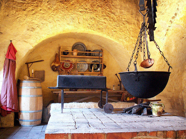 The old kitchen of Falkenstein Castle, restored – Author: Deirun – CC BY-SA 3.0
