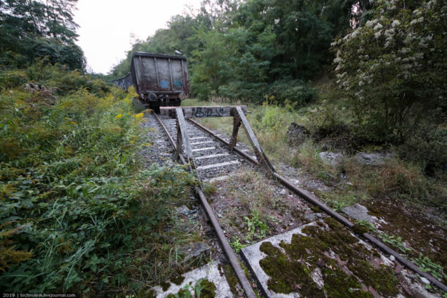 The railway line ends in a dead end. Author: Technolirik | technolirik.livejournal.com