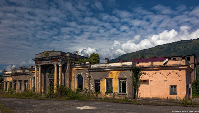 The ghost town railway station. Author: Alexey Semochkin | Instagram @strbeak