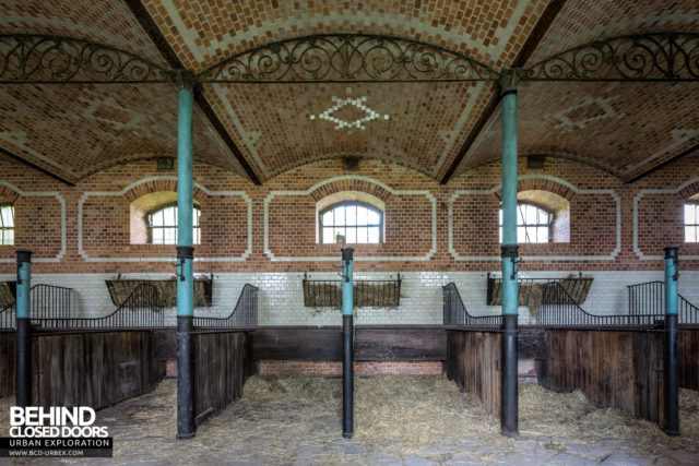 Brickwork in the stables. Author: Behind Closed Doors | www.bcd-urbex.com