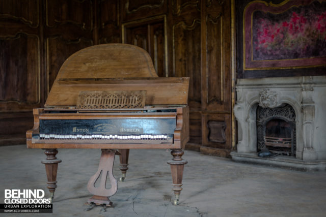 Grand piano. Author: Behind Closed Doors | www.bcd-urbex.com