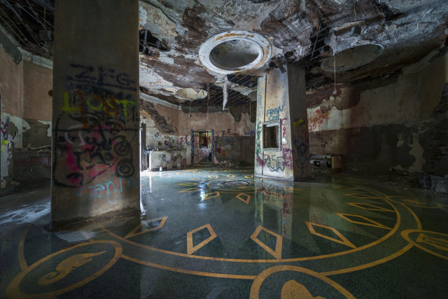 Cleaned lobby. Author: Johnny Joo | architecturalafterlife.com