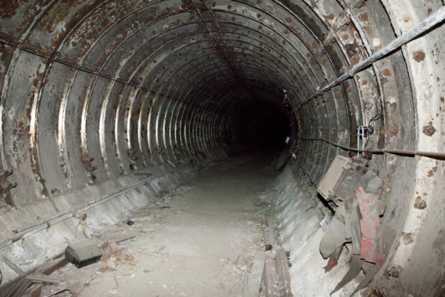 Sealed eastern tunnel. Author: Paul Dykes | Flickr @paulodykes