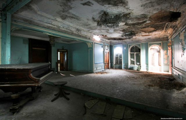 “Blue” hall – former ballroom. Author: Alexey Grachev | LiveJournal @alexdoomer2009