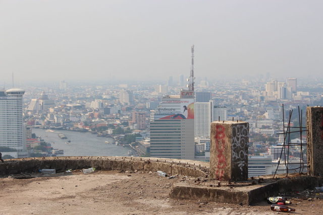 On top of Sathorn Unique. Author: Alexander Blecher, blecher.info – CC BY-SA 4.0