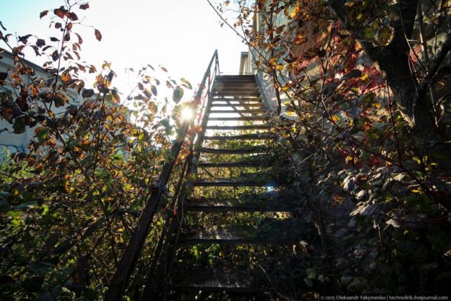 The staircase to the second floor. Author: Alexander | Livejournal @technolirik