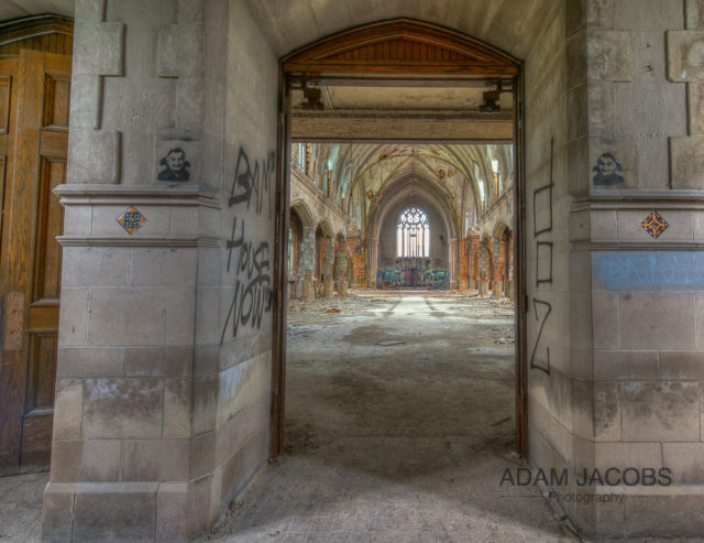 The entrance through the main double doors. Author: Adam Jacobs – AdamJacobsPhotography.com