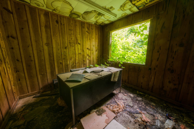 Office. Author: Walter Arnold Photography – Art of Abandonment | www.TheDigitalMirage.com