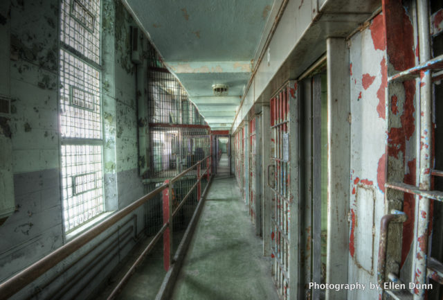 Prison cells. Author: Ellen Dunn Photography – Flickr @ellendunn