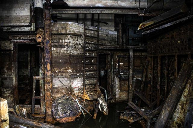 Dark room with a ladder in the middle