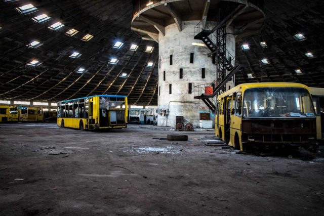 Center pillar of Autobus Park Nº 7 surrounded by buses