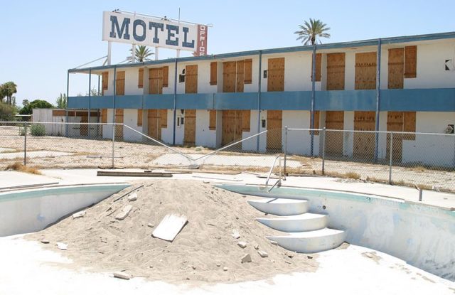 Abandoned motel at Salton Sea 