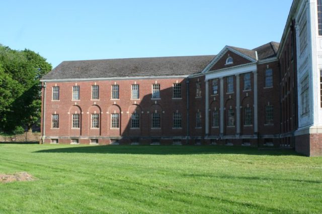 Exterior of Fairfield Hospital