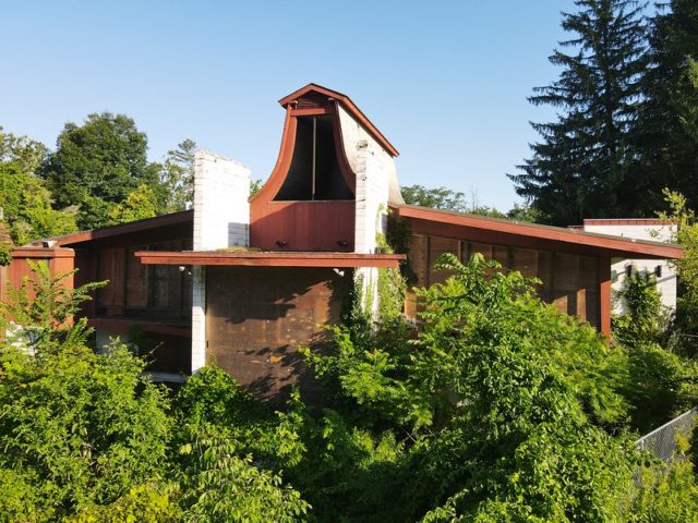 Exterior of Penn Hills resort