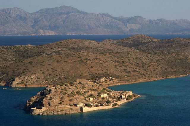 Aerial view of the island and Spinaloga Peninsula.Author: Ggia CC BY-SA 3.0