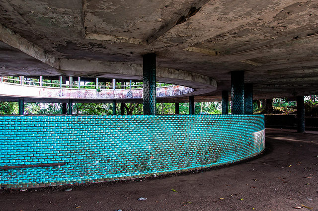 Ducor Palace driveway. Author: Mark Fischer CC BY2.0