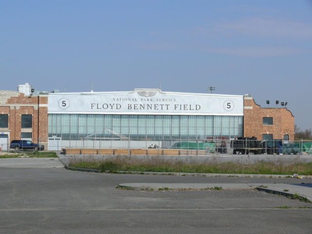 Hangar at the former Floyd Bennett Field. Author: Ad Meskens CC-BY SA 3.0