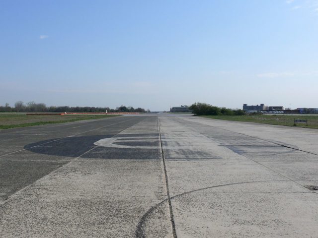 Runway 6 at the former Floyd Bennett Field. Author: Ad Meskens CC-BY SA3.0