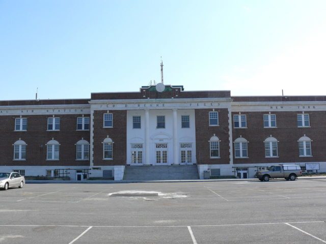 Administration Building at the former Floyd Bennett Field. Author: Ad Meskens CC-BY SA