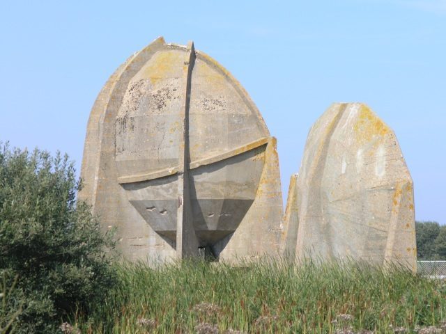 Sound Mirrors at Denge. Author: Hywel Williams  CC BY SA 2.0