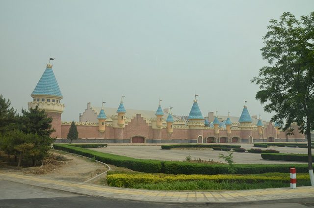 Most of the unfinished Wonderland Amusement Park in Beijing’s Changping district was demolished in 2013, after 15 years of abandonment. Author: Josephine Lim CC BY 2.0