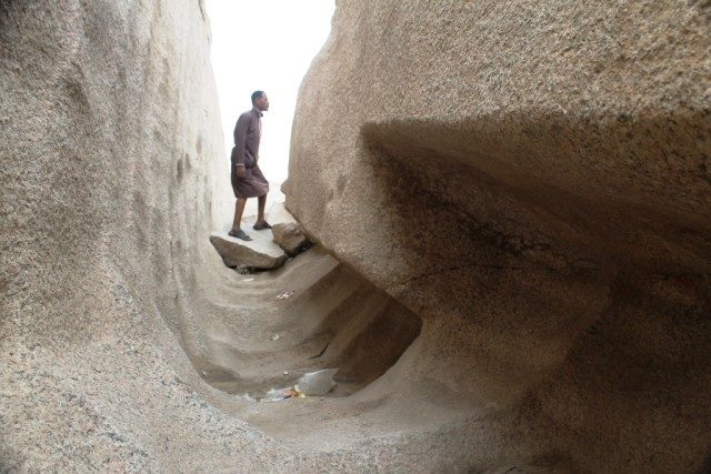 Inside the trench of the large unfinished obelisk, aside from the lame diorite pounder, we see the depth and the width of the material that was removed