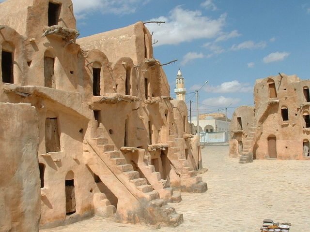 A fortified granary, built by Berber tribes. Author: Asram  CC BY SA3.0