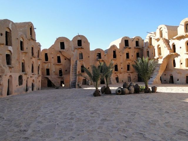 Ksar courtyard. Author: Ggeorgery   CC BY SA4.0  