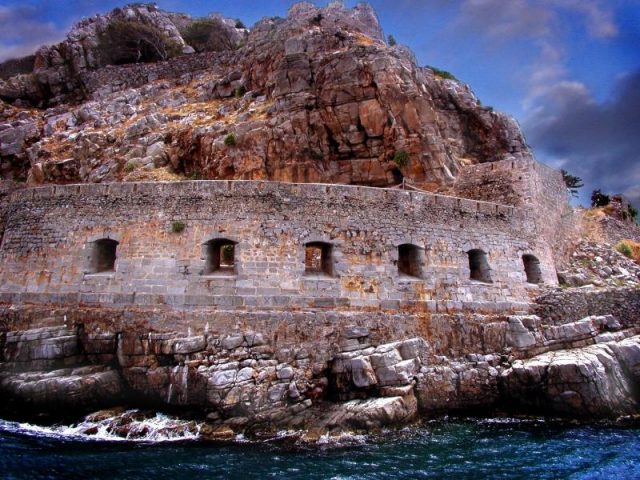 Rocks and wall working together to secure the island. Author: Max Detheridge-Smith CC BY-ND 2.0