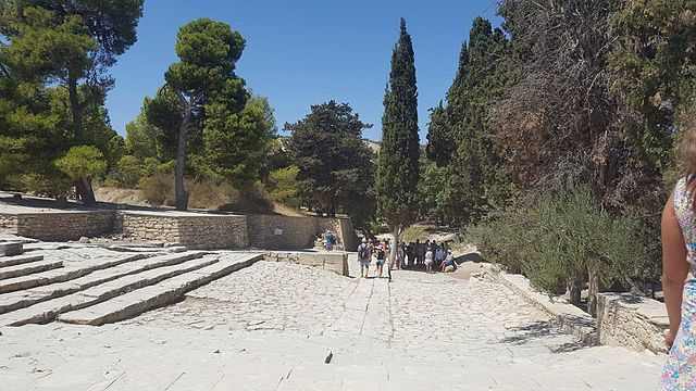 Reception courtyard in the palace of Knossos. Author: Dougal96 CC BY-SA 4.0