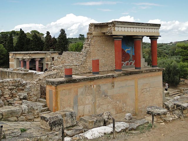 The North Entrance of Knossos, Crete, Greece. Author: Bernard Gagnon CC BY-SA 3.0