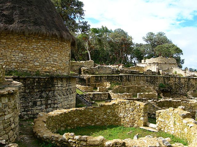 The interior of the fortress. Author: Elemaki CC BY-SA 2.5