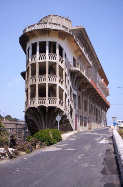 Baille’s Art Deco building, the Hotel Belvedere du Rayon Vert. Author: Bloovee CC BY-SA 3.0