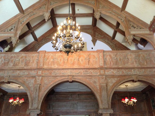 Greystone chandelier.Author: adpowers CC BY 2.0