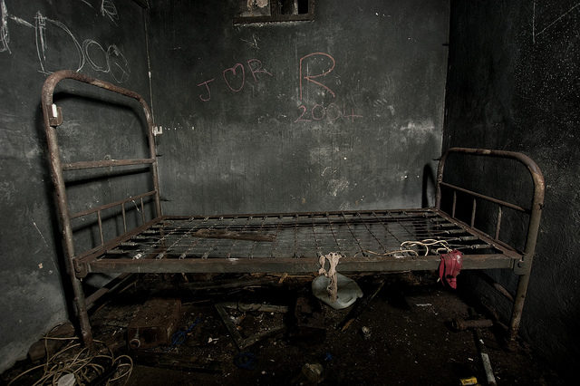 The vandalized interior of Culham ROC post.Author: True British Metal CC BY-NC-SA 2.0