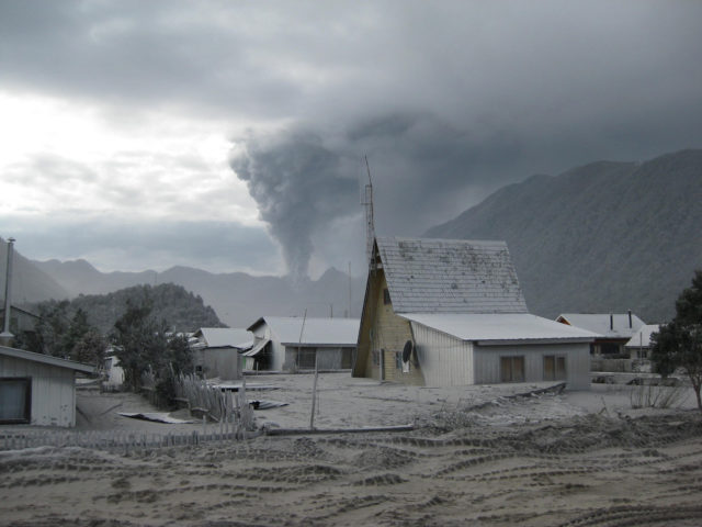 Following the eruption of the Chaitén volcano. Author: Javier Rubilar CC BY 2.0