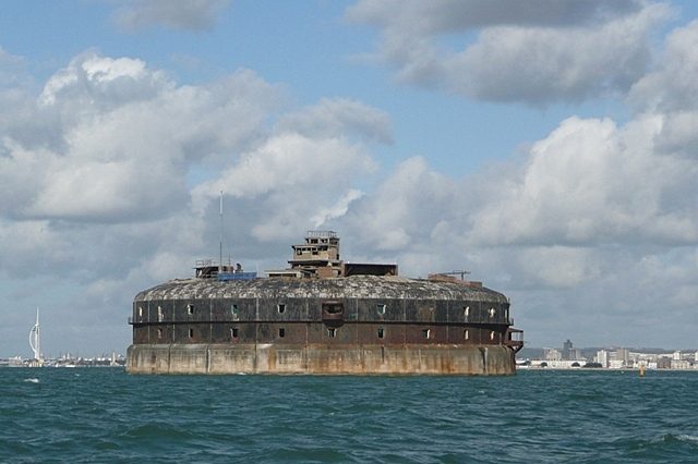 Horse Sand Fort. Author: Graham Horn CC BY-SA 2.0