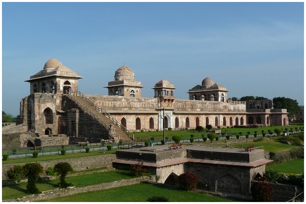 Jahaz Mahal entrance, Mandu, Madhya Pradesh, India. Jahaz Mahal CC BY 2.0