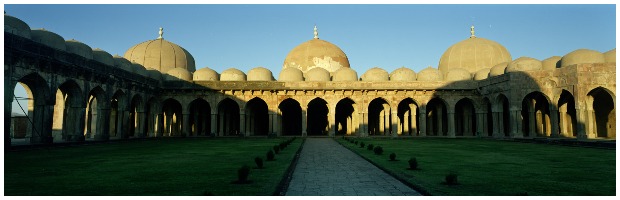 The courtyard of the Jami Masjid. Pavel Suprun CC BY 3.0