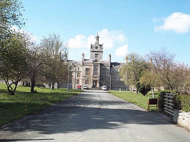 The North Wales Hospital building in 1994. Author: ste-nova CC BY-SA 2.0