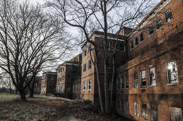 The back of the Children’s Hospital Building.Author: Rosa Pineda CC BY-SA 3.0 