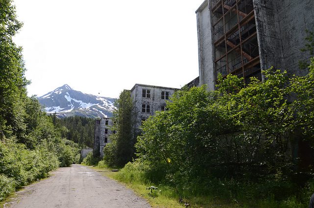 The city under one roof under the mountain. Author: FairbanksMike CC BY 2.0