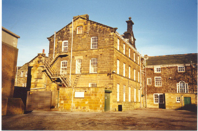 Rear view of The Friends School in 1998. Author: Mick Garratt CC BY-SA 2.0