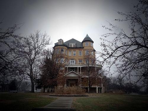 The Topeka State Hospital in November, 2008. Author: Bobbi Studstill CC BY-SA 3.0