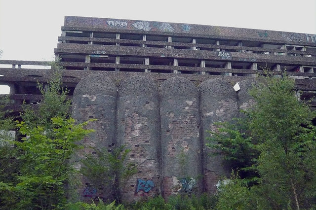 Exterior view of the seminary. Author: Mad4brutalism CC BY-SA 3.0