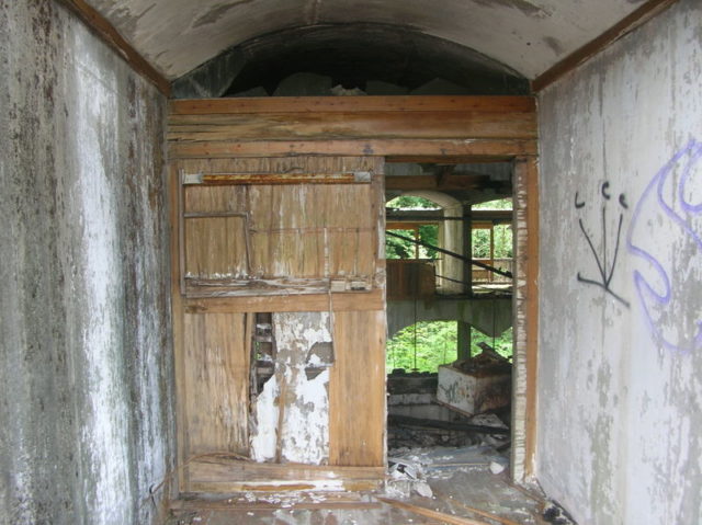 Student room at St Peter’s Seminary. Author: Maccoinnich CC BY-SA 3.0